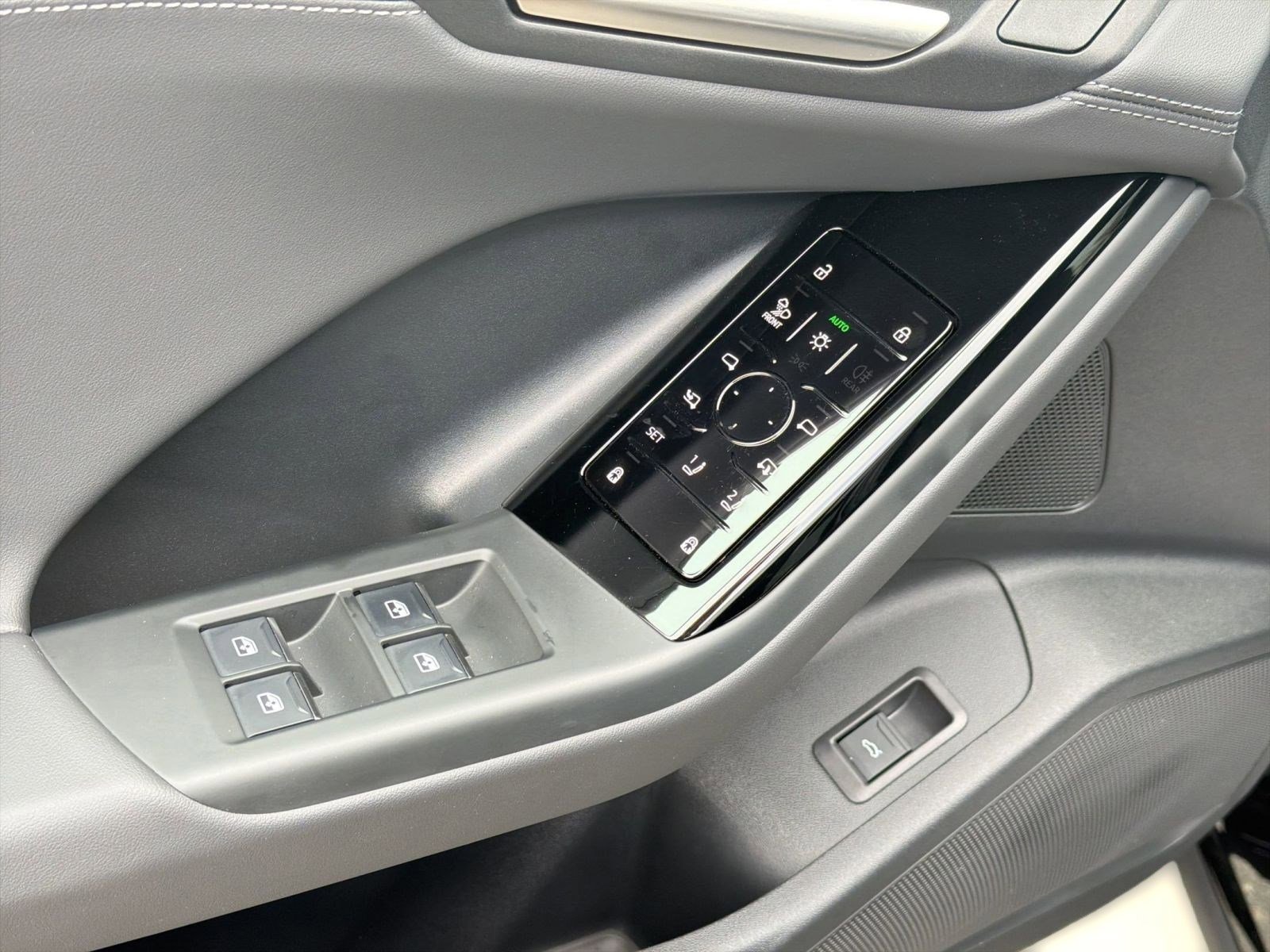 Used 2025 Audi Q6 e-tron Premium Plus w/ Premium Plus image 21