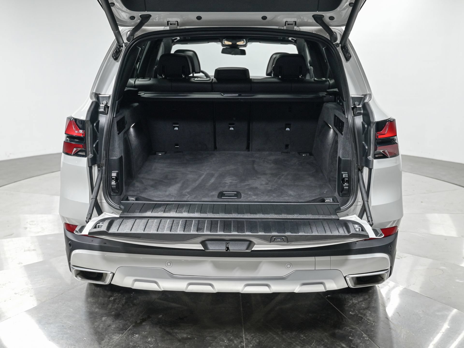 Used 2025 BMW X5 xDrive40i AWD/4WD image 6