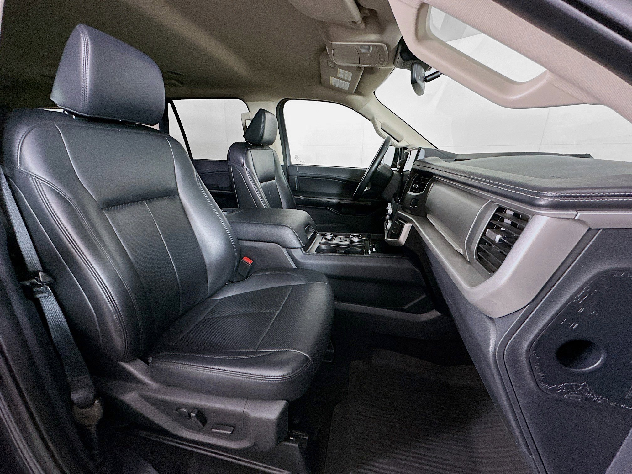 Used 2024 Ford Expedition Max XLT image 33