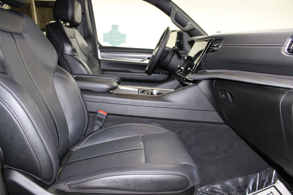 Used 2024 Jeep Wagoneer Series III image 31