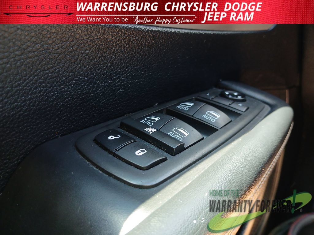 Used 2021 Chrysler Pacifica Touring-L w/ Uconnect Theater Family Group AWD/4WD image 32