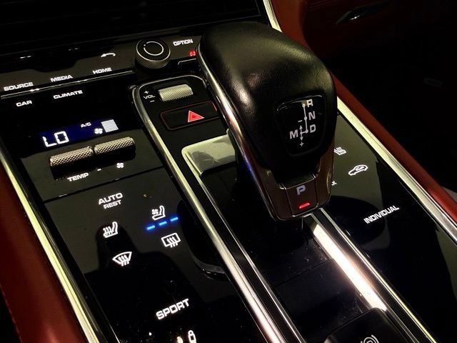 Used 2020 Porsche Panamera RWD image 40