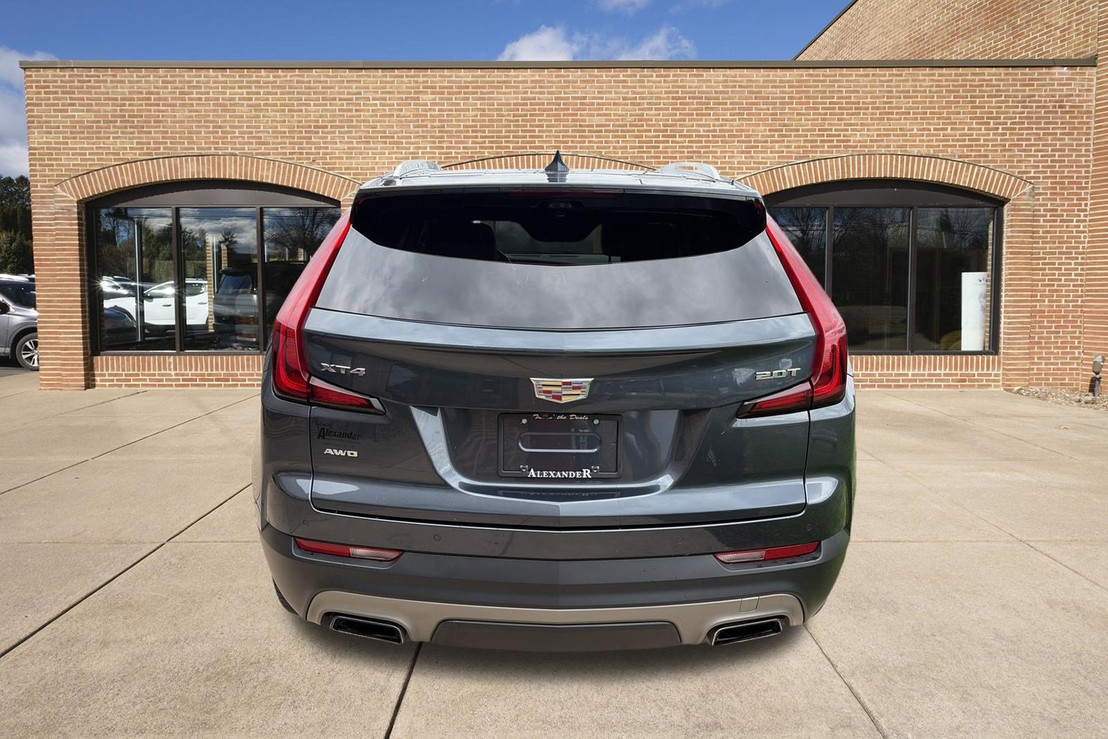Used 2019 Cadillac XT4 Premium Luxury w/ Enhanced Visibility Package AWD/4WD image 4