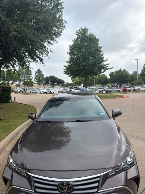 Used 2019 Toyota Avalon XLE w/ Moonroof Package FWD image 2