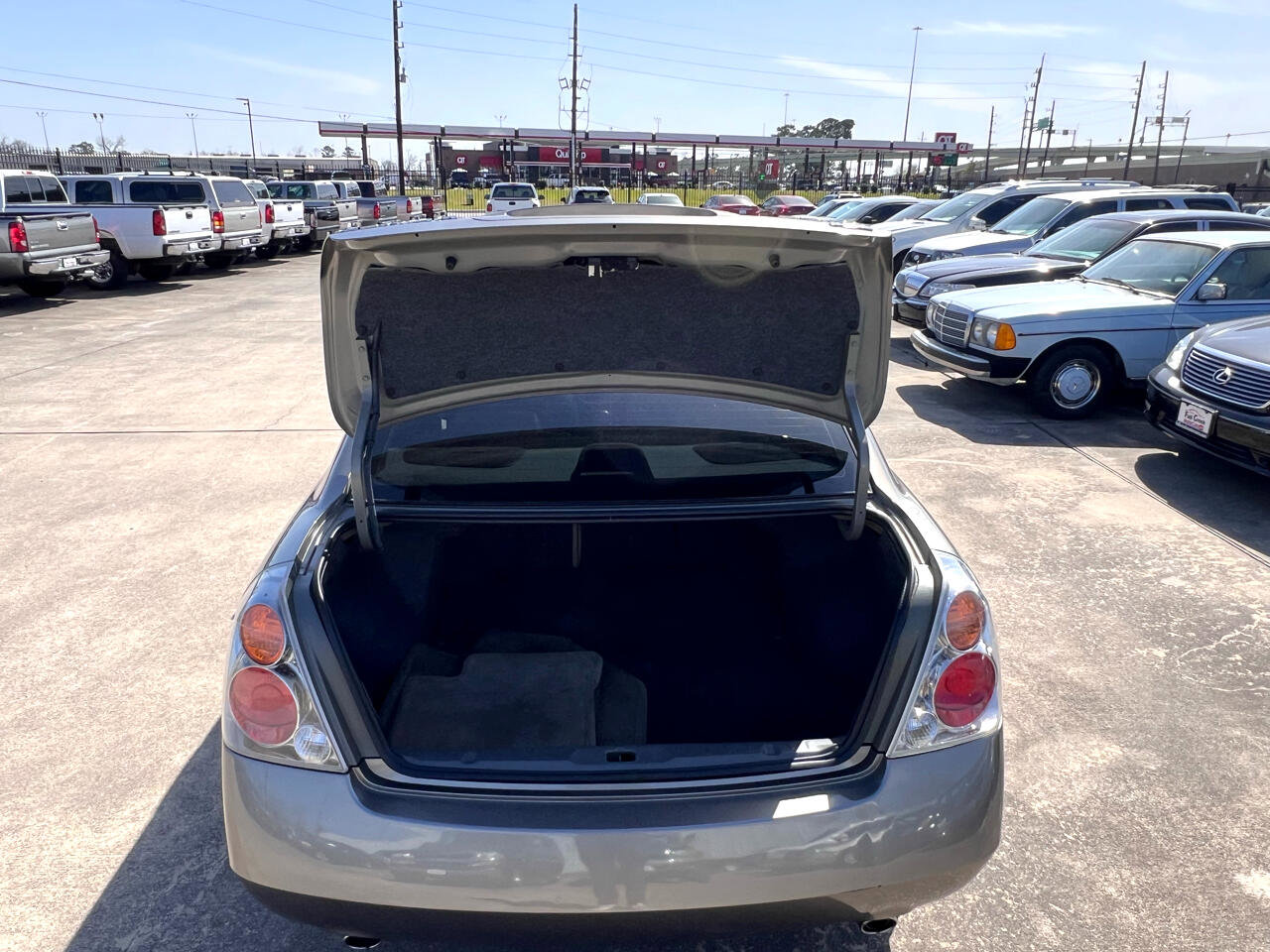 Used 2003 Nissan Altima 3.5 SE image 16