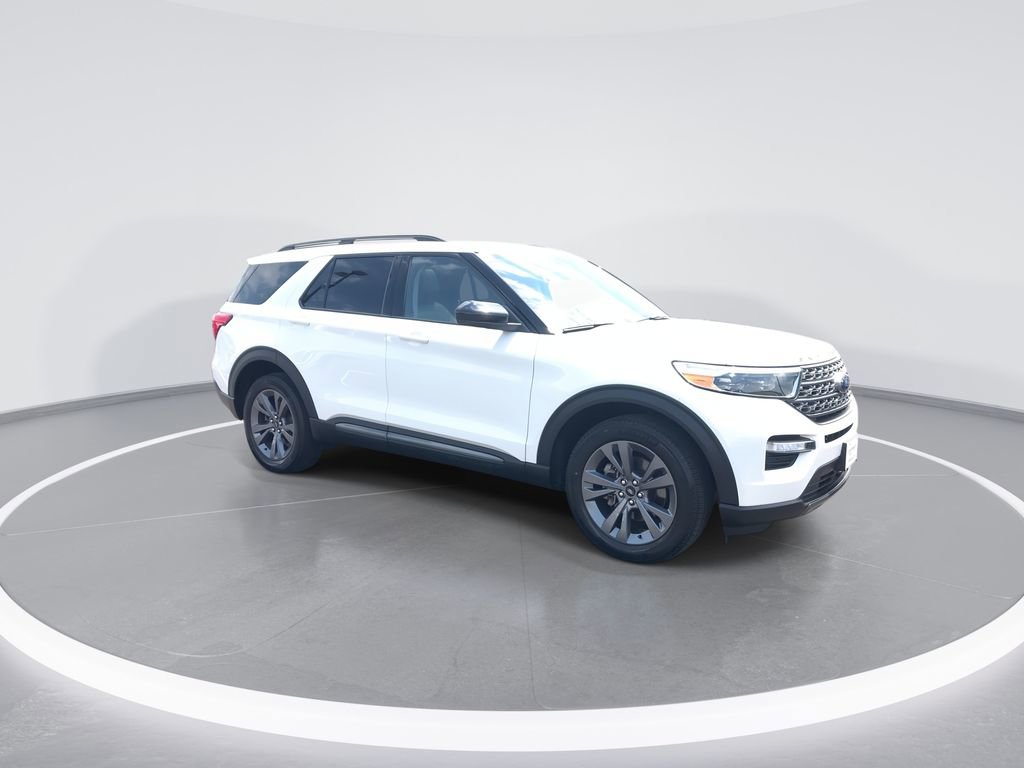 Used 2022 Ford Explorer XLT w/ Equipment Group 202A AWD/4WD image 2