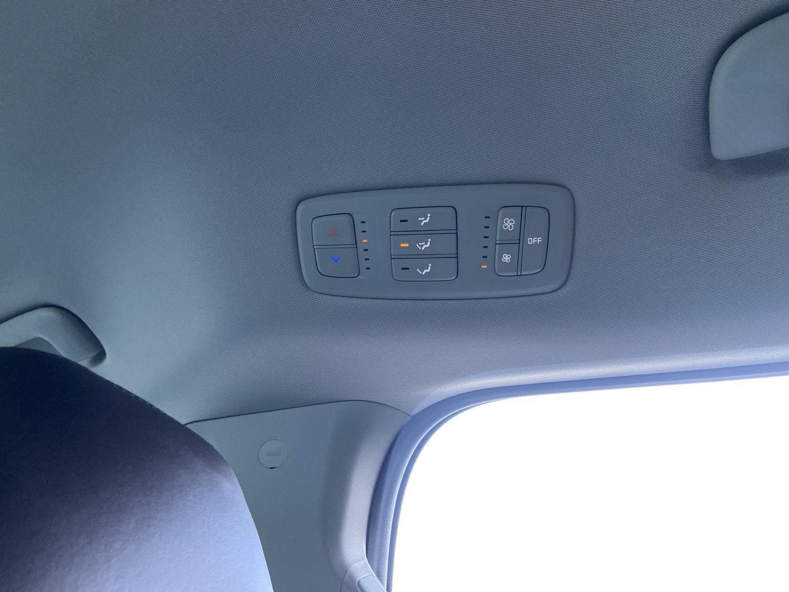 Used 2024 Kia Carnival LX image 30