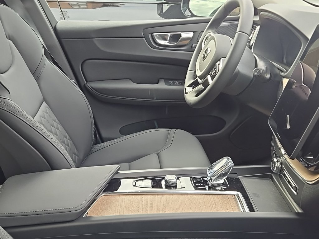 New 2026 Volvo XC60 B5 Plus w/ Climate Package AWD/4WD image 6