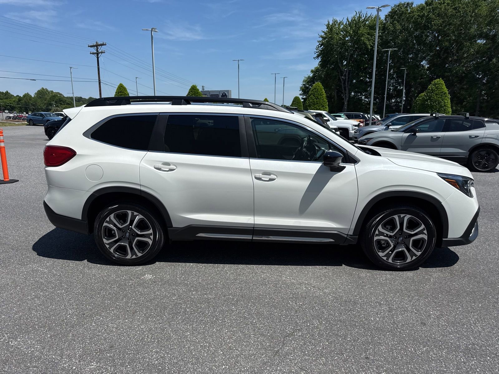 Used 2025 Subaru Ascent Limited w/ Popular Package #2 AWD/4WD image 8