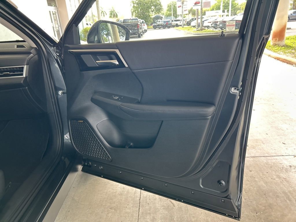 New 2025 Mitsubishi Outlander SE image 24
