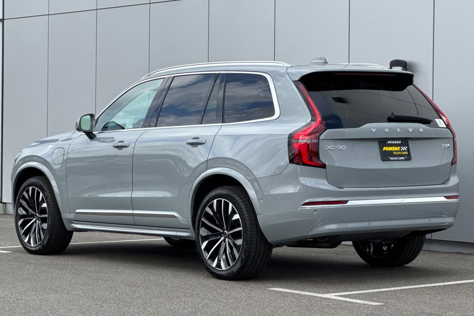 New 2026 Volvo XC90 T8 Plus w/ Protection Package AWD/4WD image 3