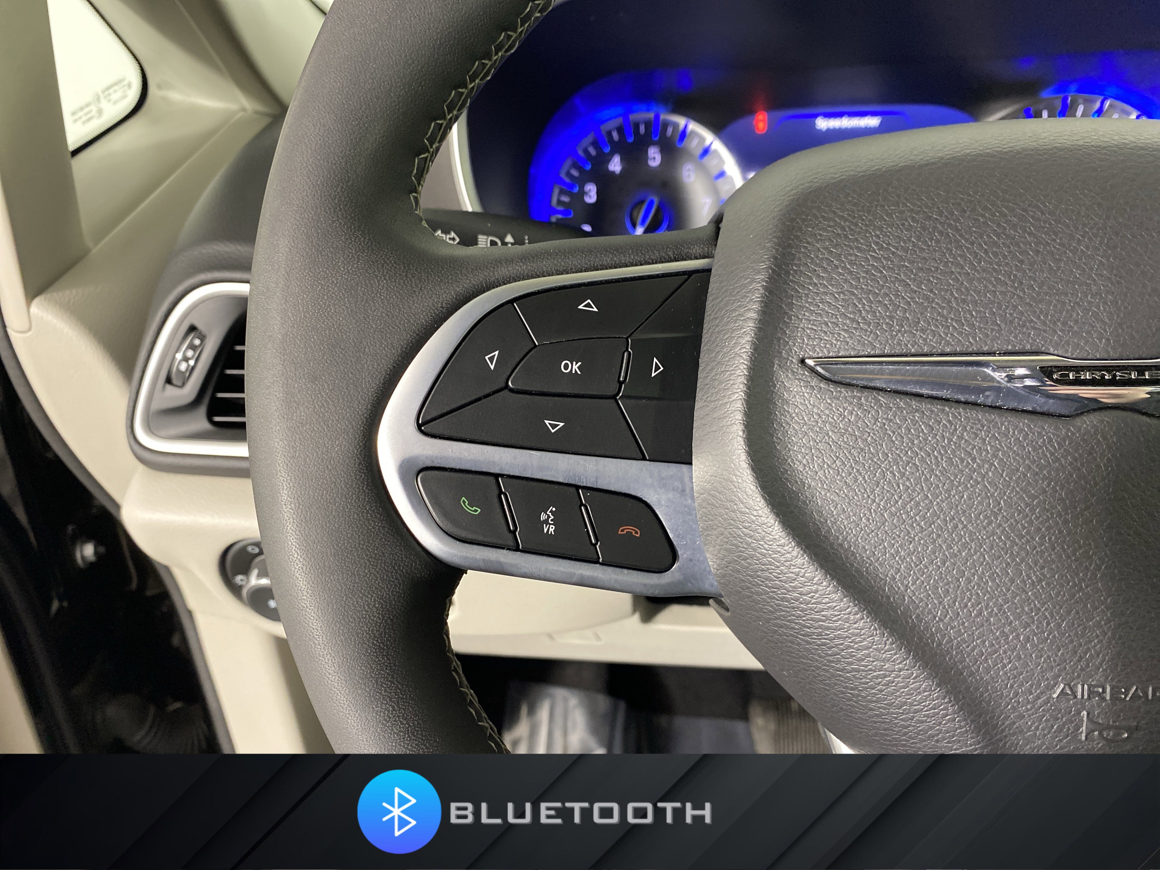 Used 2024 Chrysler Pacifica Touring-L image 22