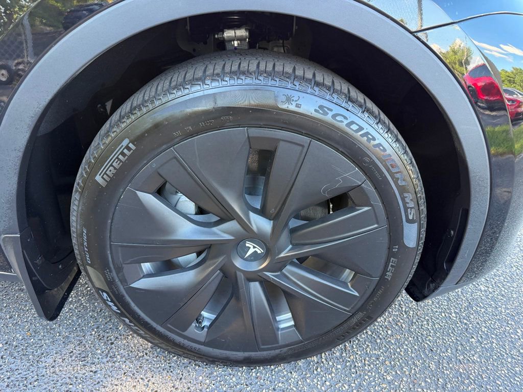Used 2024 Tesla Model Y Long Range AWD/4WD image 34