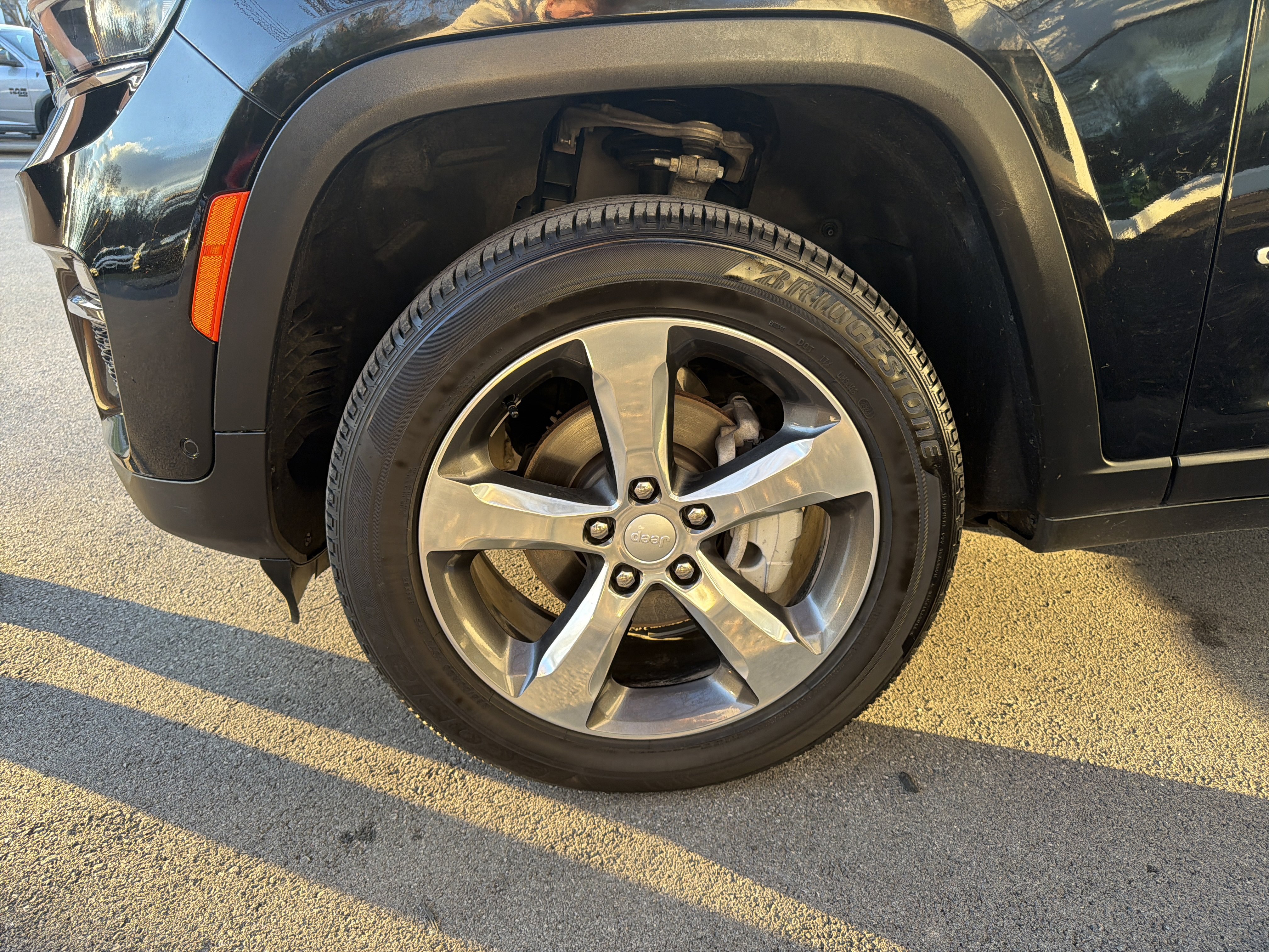 Used 2025 Jeep Grand Cherokee Limited w/ Luxury Tech Group II image 11