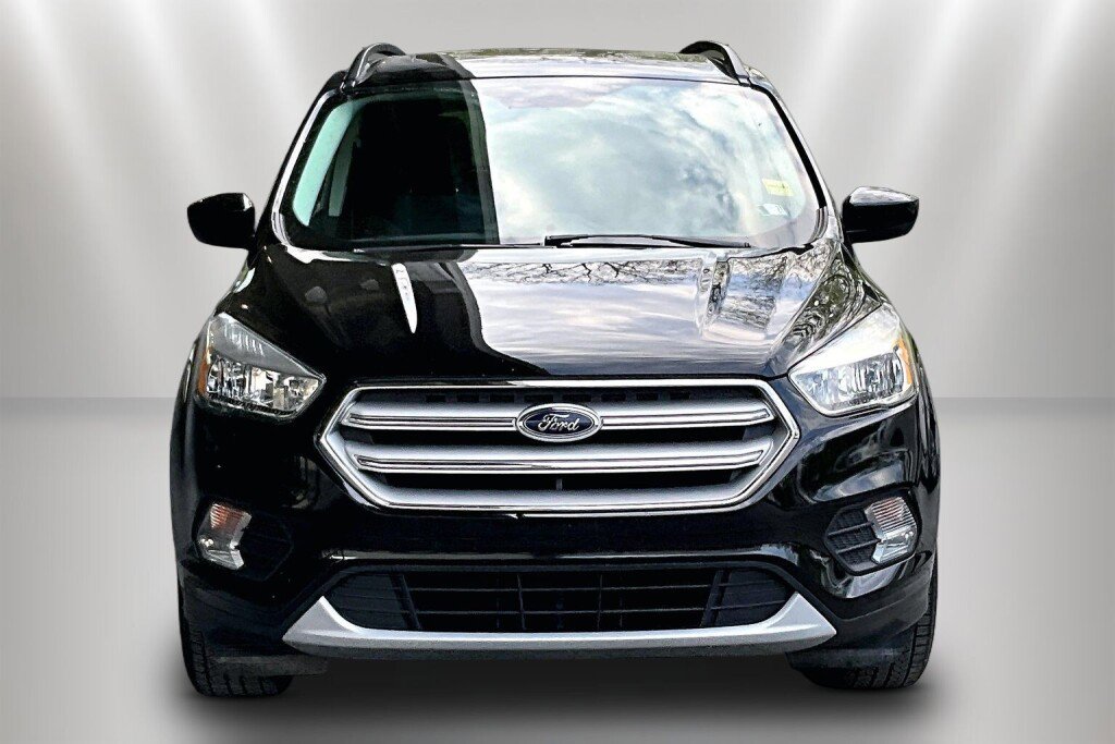 Used 2018 Ford Escape SE w/ SE Sync 3 Package AWD/4WD image 2