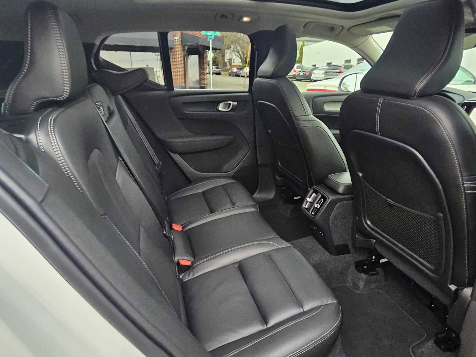 Certified 2025 Volvo XC40 B5 Core w/ Protection Package Premier image 13