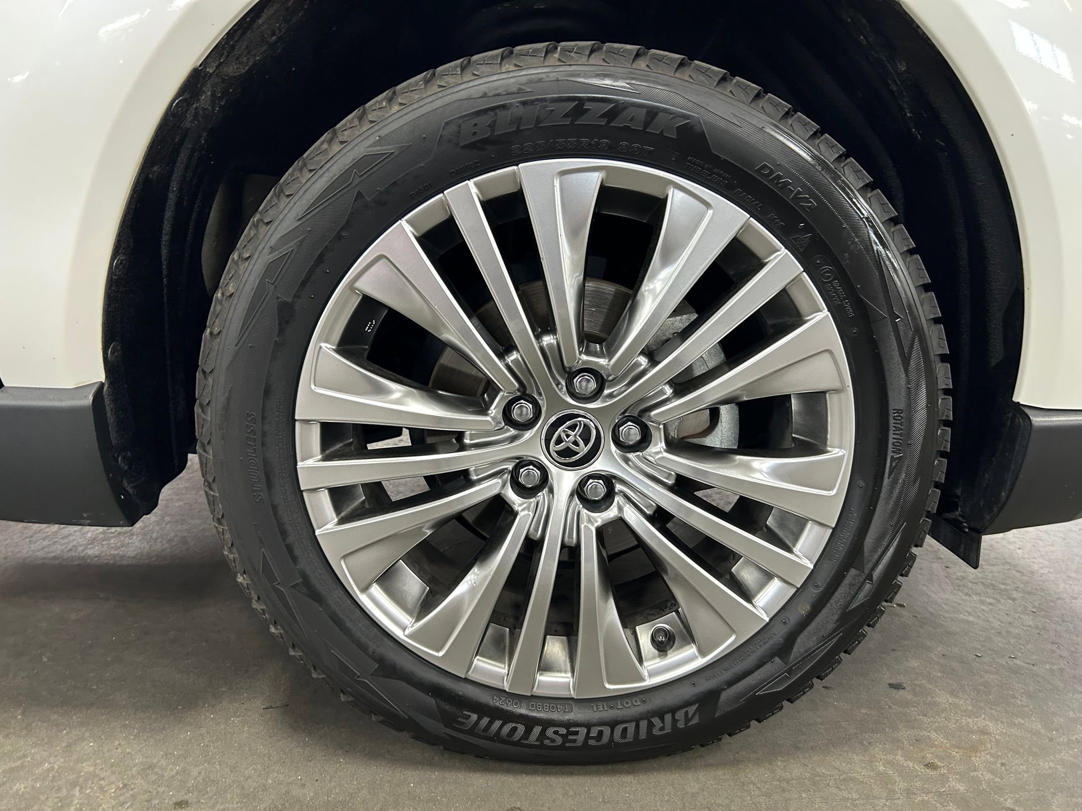 Certified 2021 Toyota Venza XLE w/ Softex Package AWD/4WD image 32