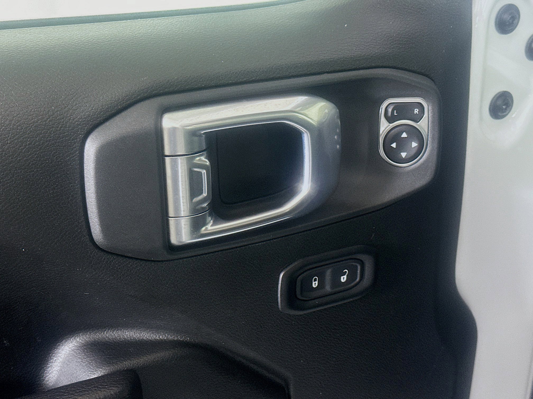 Used 2024 Jeep Wrangler Unlimited w/ Convenience Group AWD/4WD image 15