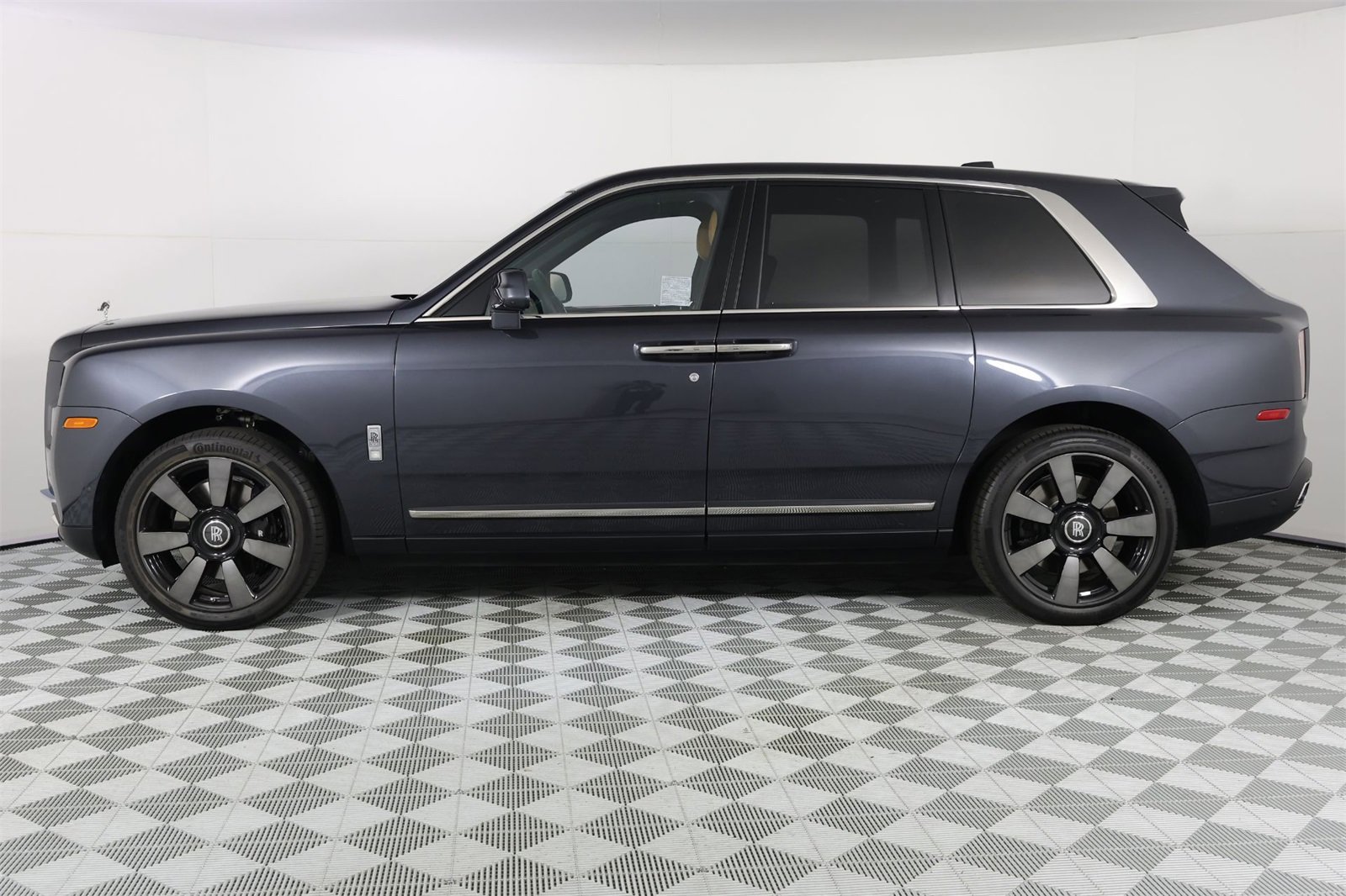 Certified 2024 Rolls-Royce Cullinan image 2