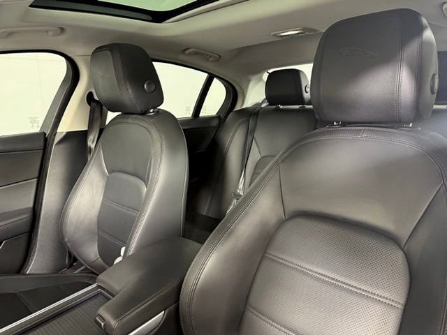 Used 2020 Jaguar XE S RWD image 6