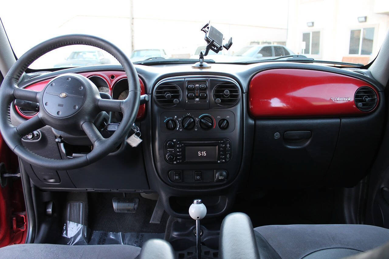 Used 2004 Chrysler PT Cruiser Limited FWD image 35