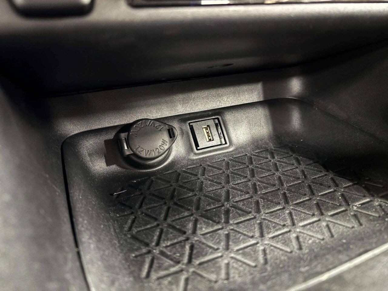 Used 2021 Toyota RAV4 XLE image 27