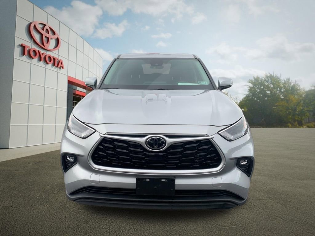 Used 2023 Toyota Highlander LE image 8