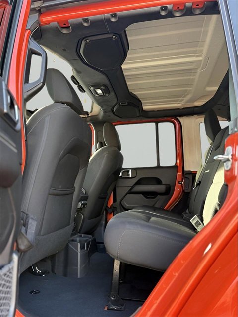 Used 2018 Jeep Wrangler Unlimited Sahara image 14