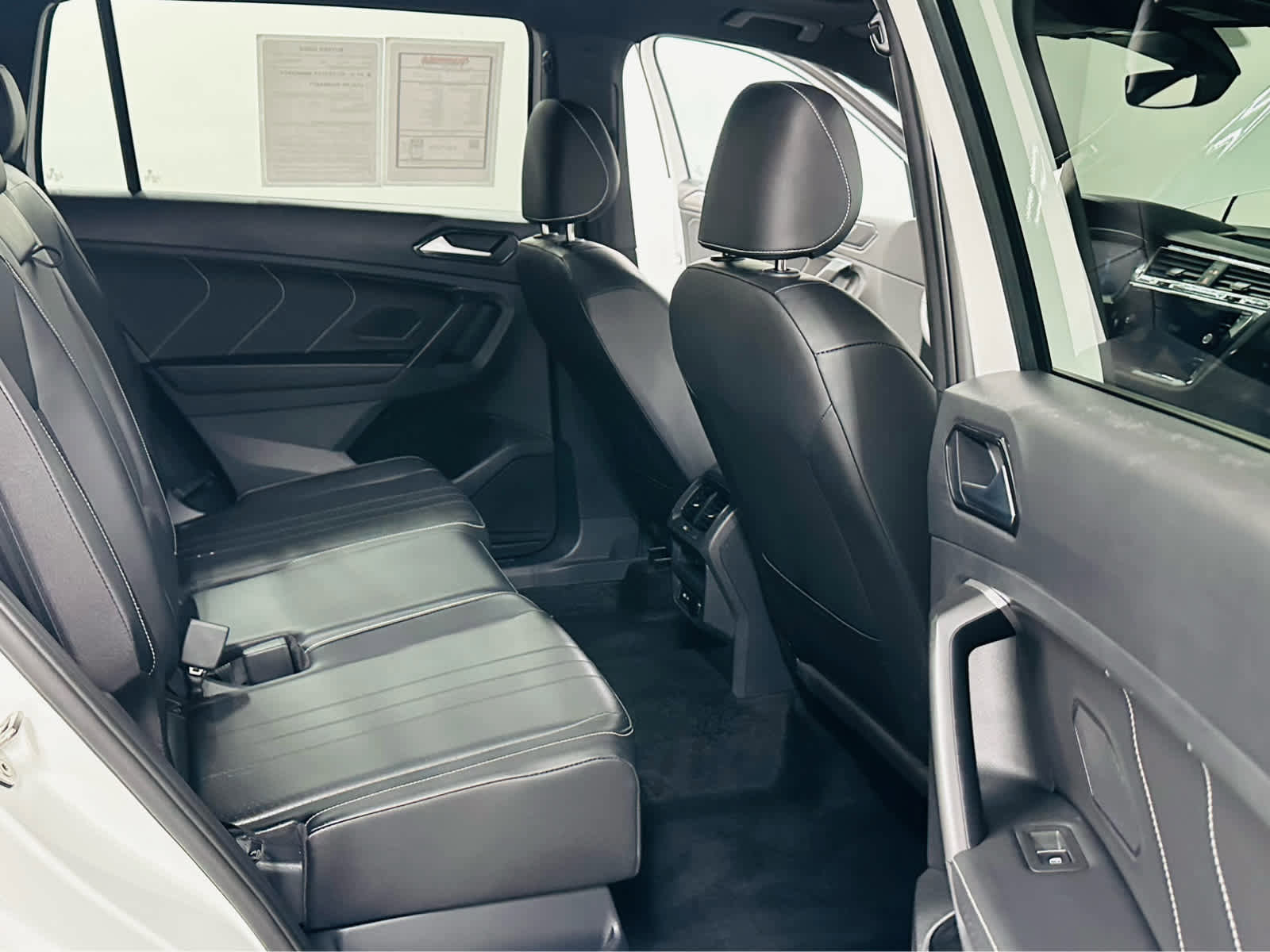 Certified 2024 Volkswagen Tiguan SE R-Line image 25