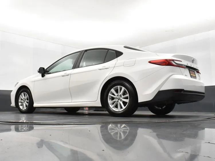 Used 2025 Toyota Camry LE image 12