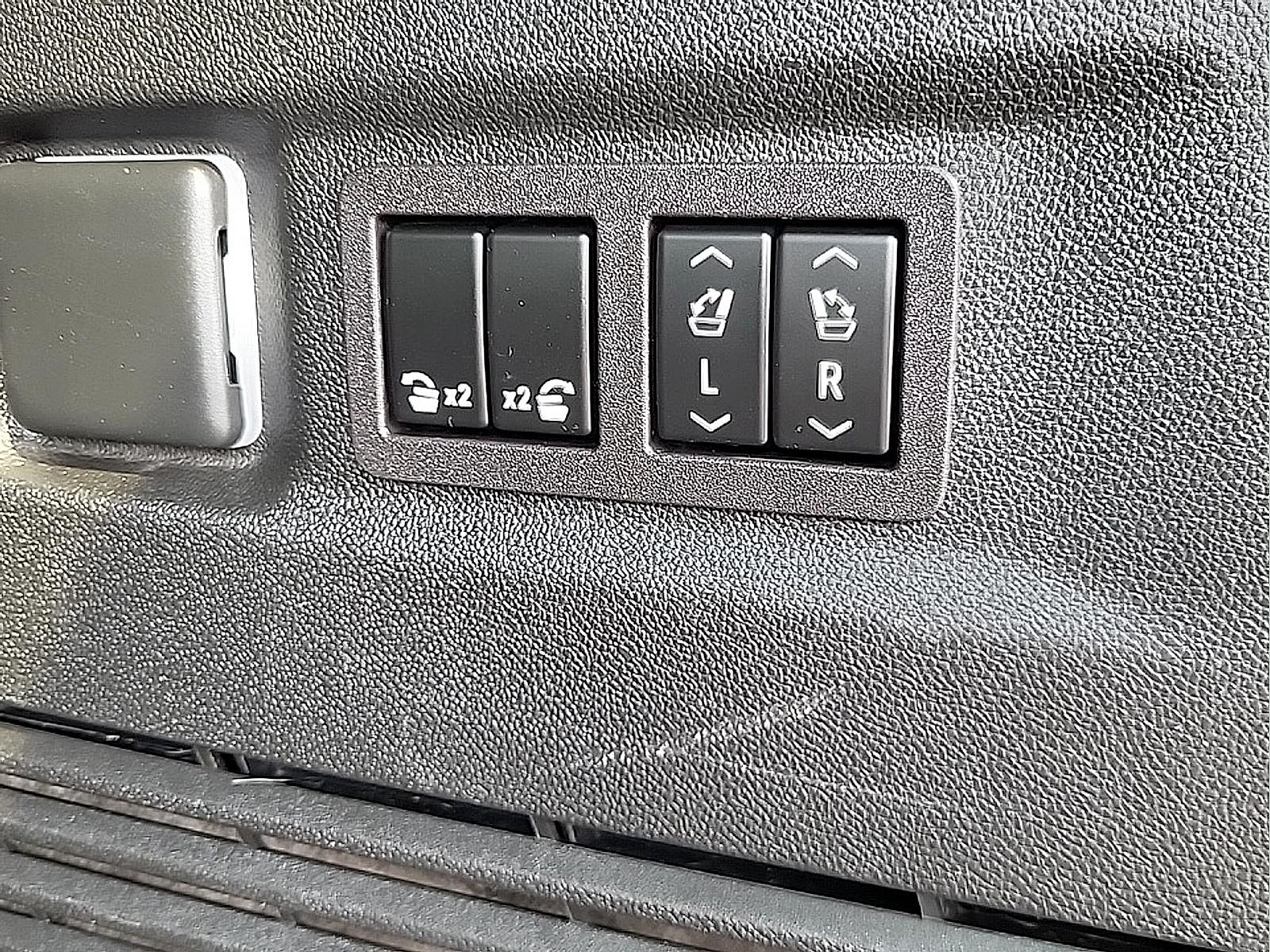 Used 2024 Chevrolet Suburban High Country AWD/4WD image 33