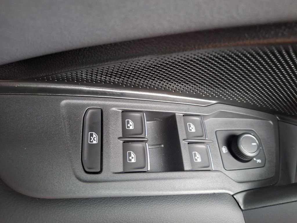 New 2026 Volkswagen Tiguan SE R-Line image 19