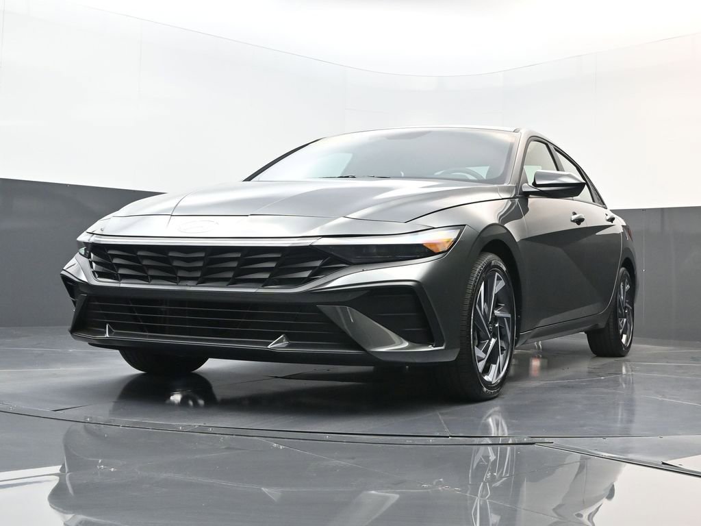 Certified 2025 Hyundai Elantra SEL image 20
