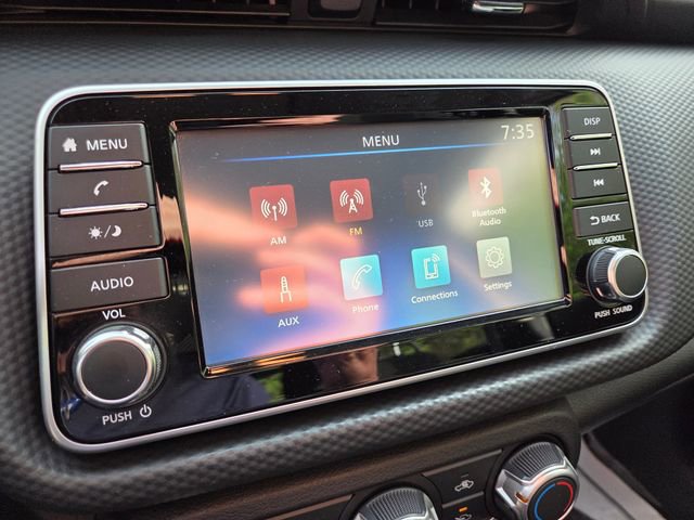 Used 2022 Nissan Kicks S image 10