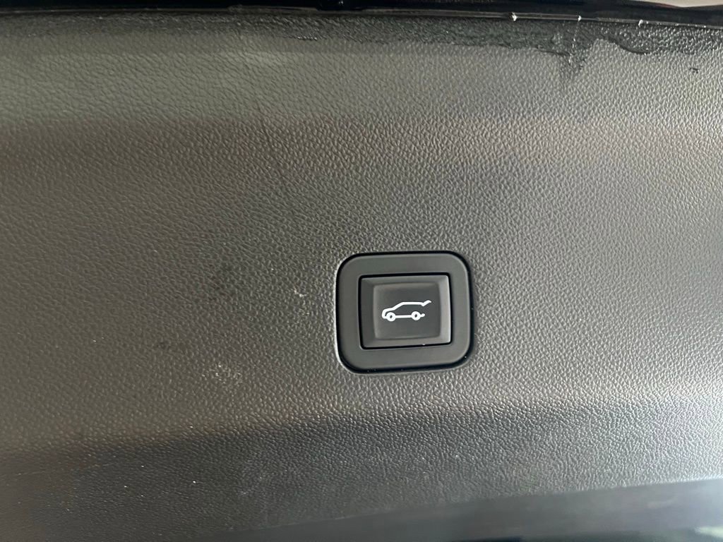 Used 2024 GMC Yukon XL Denali image 8