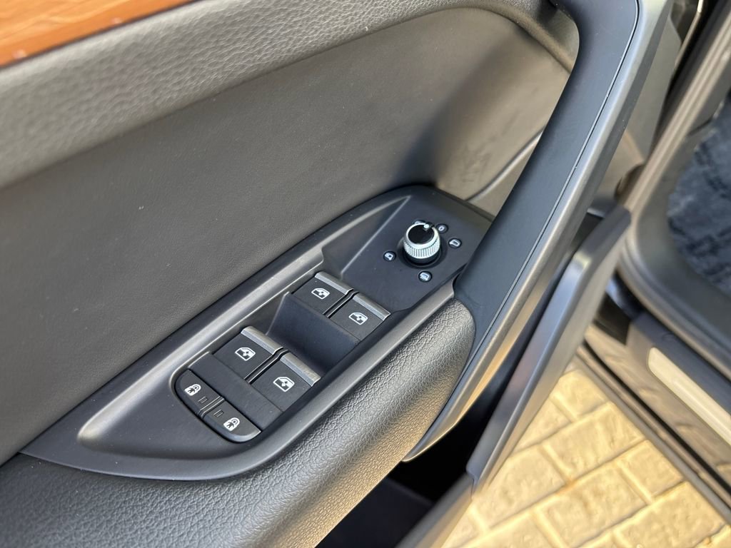 Used 2023 Audi Q5 2.0T Premium w/ Convenience Package image 11