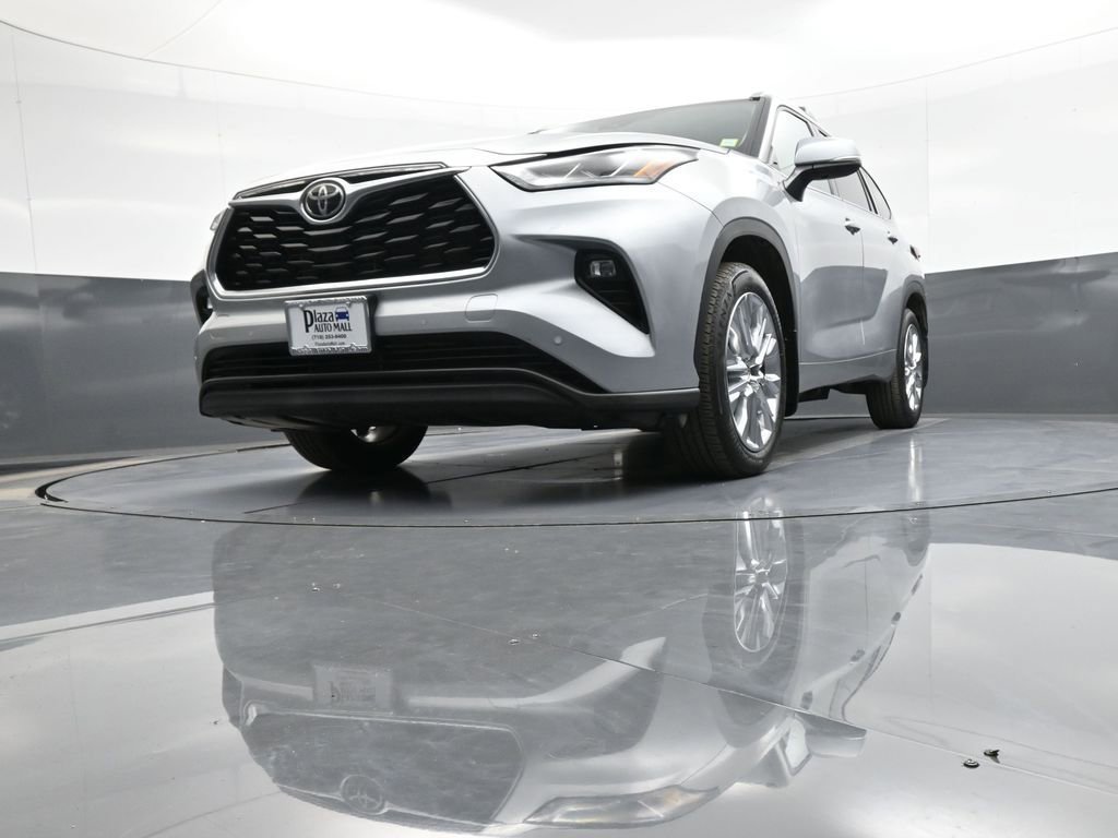 Certified 2024 Toyota Highlander Limited AWD/4WD image 28