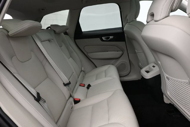 Used 2024 Volvo XC60 B5 Plus w/ Protection Package Premier AWD/4WD image 31