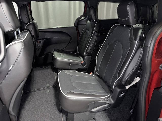 New 2026 Chrysler Pacifica Limited w/ S Appearance Package image 17