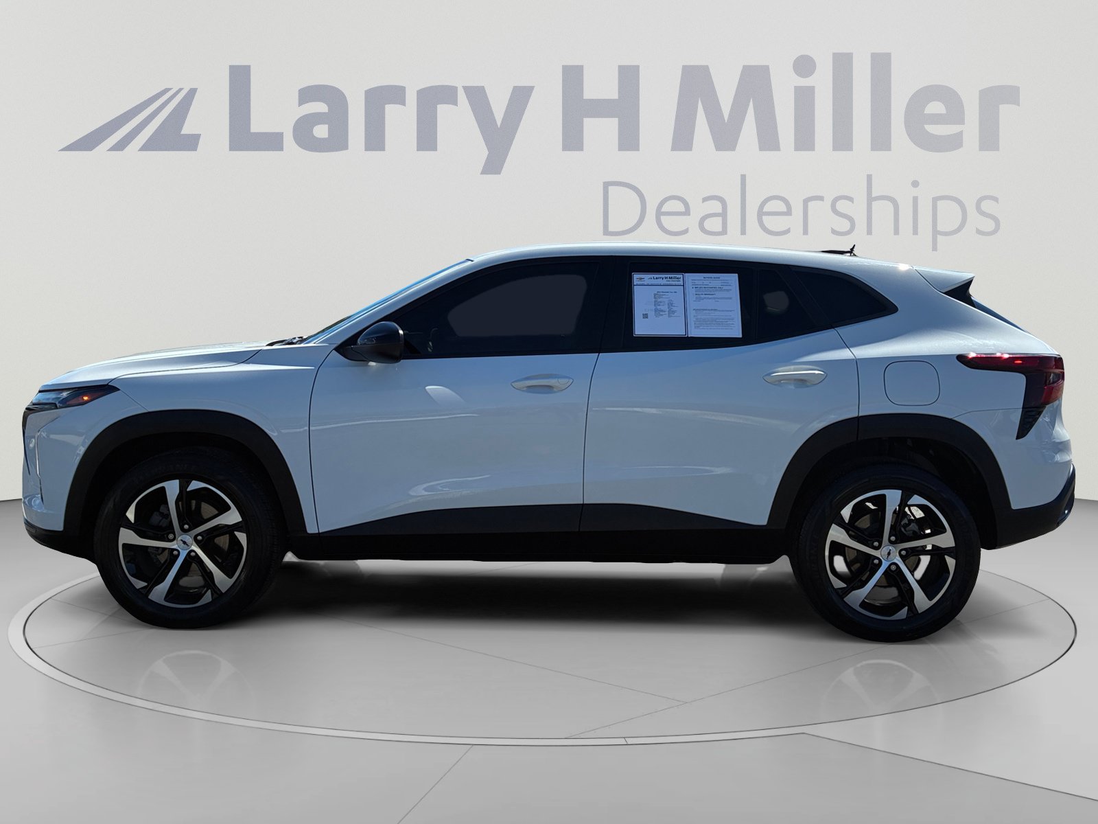 Used 2024 Chevrolet Trax RS FWD image 2