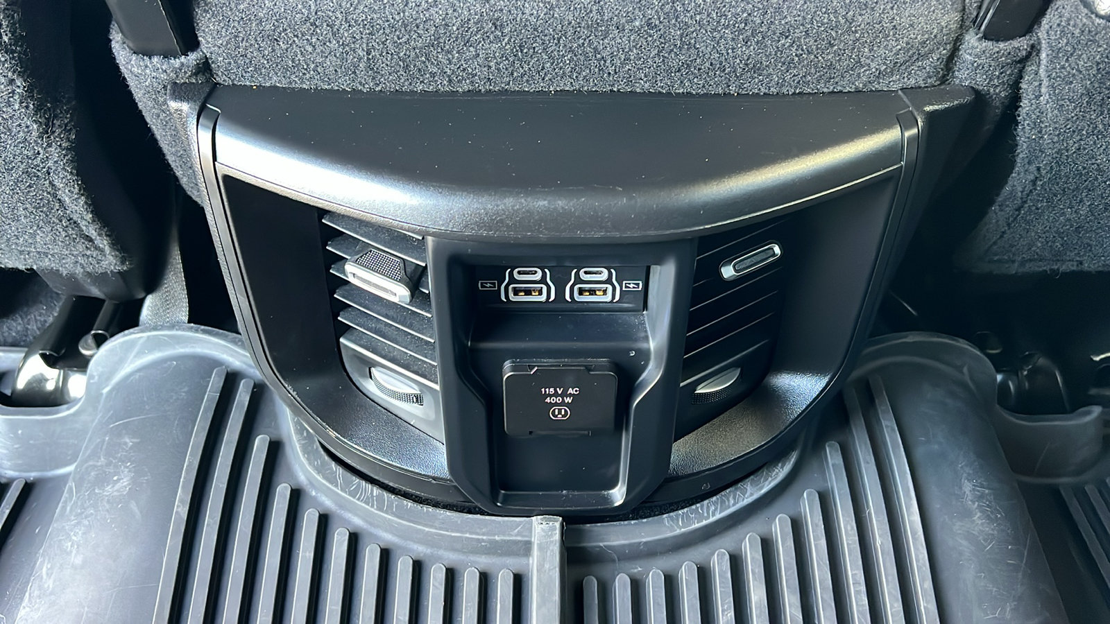 Used 2025 RAM 2500 Laramie AWD/4WD image 16