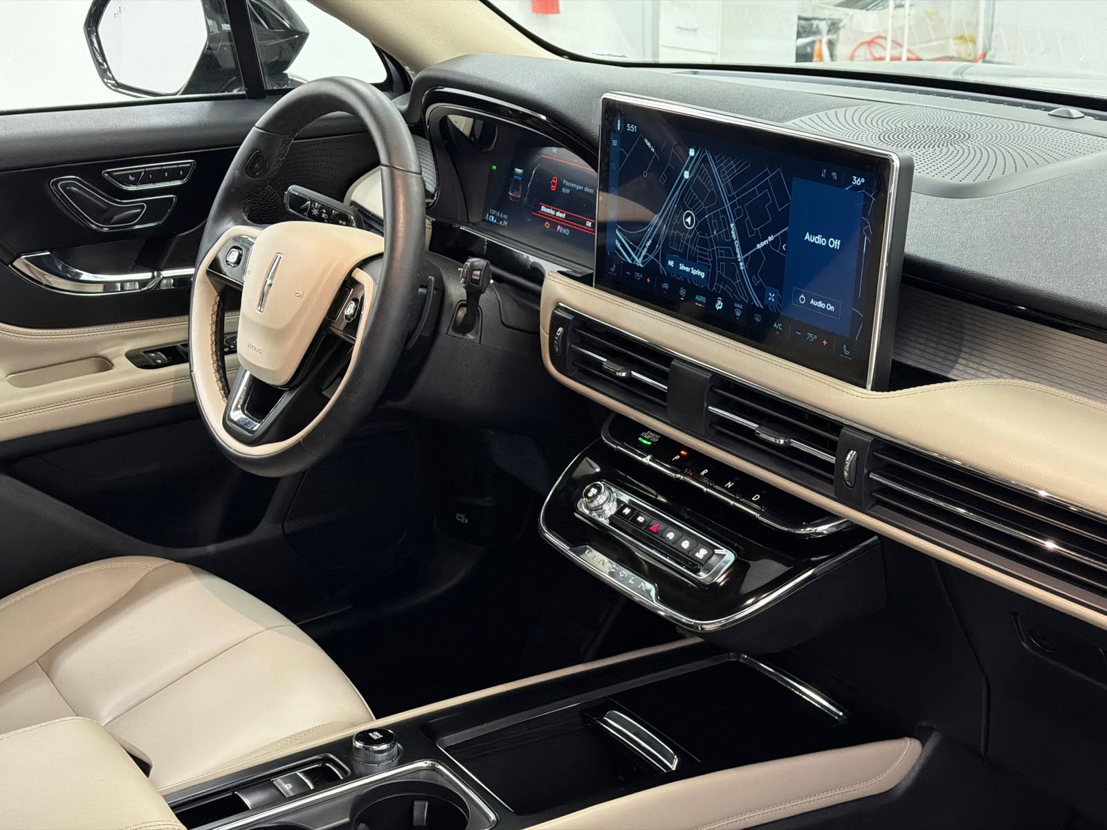 Certified 2025 Lincoln Corsair AWD image 10