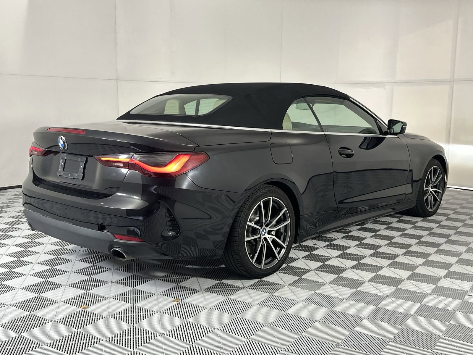 Used 2022 BMW 430i xDrive Convertible w/ Convenience Package image 8