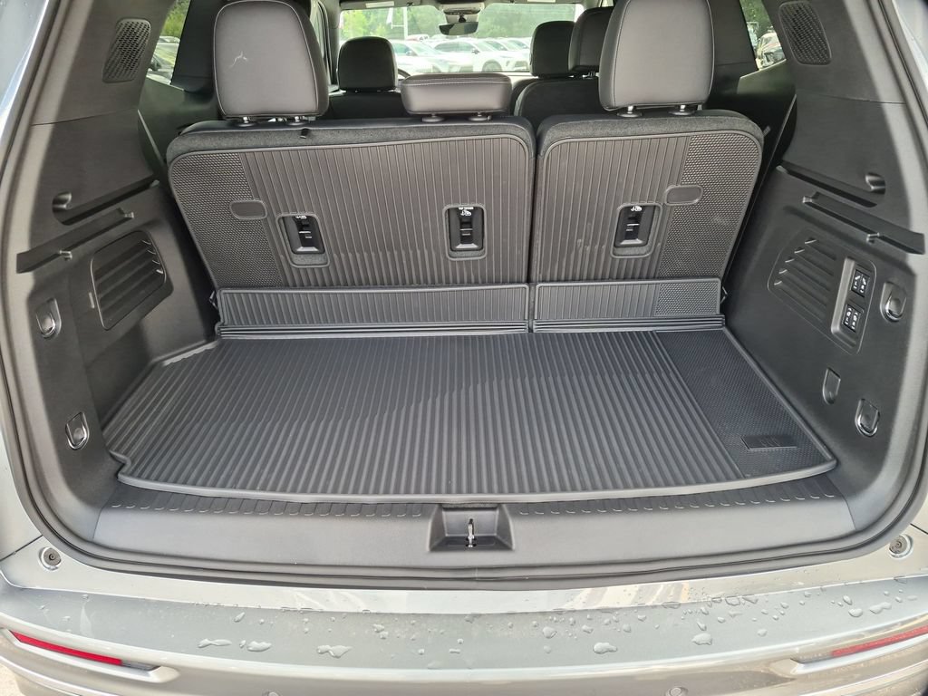 New 2027 Buick Enclave Avenir w/ LPO, Floor Liner Package AWD/4WD image 9