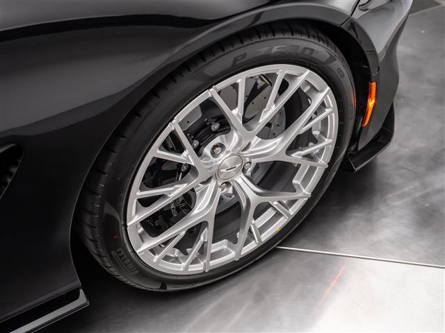 New 2026 Aston Martin Vanquish Convertible RWD image 8