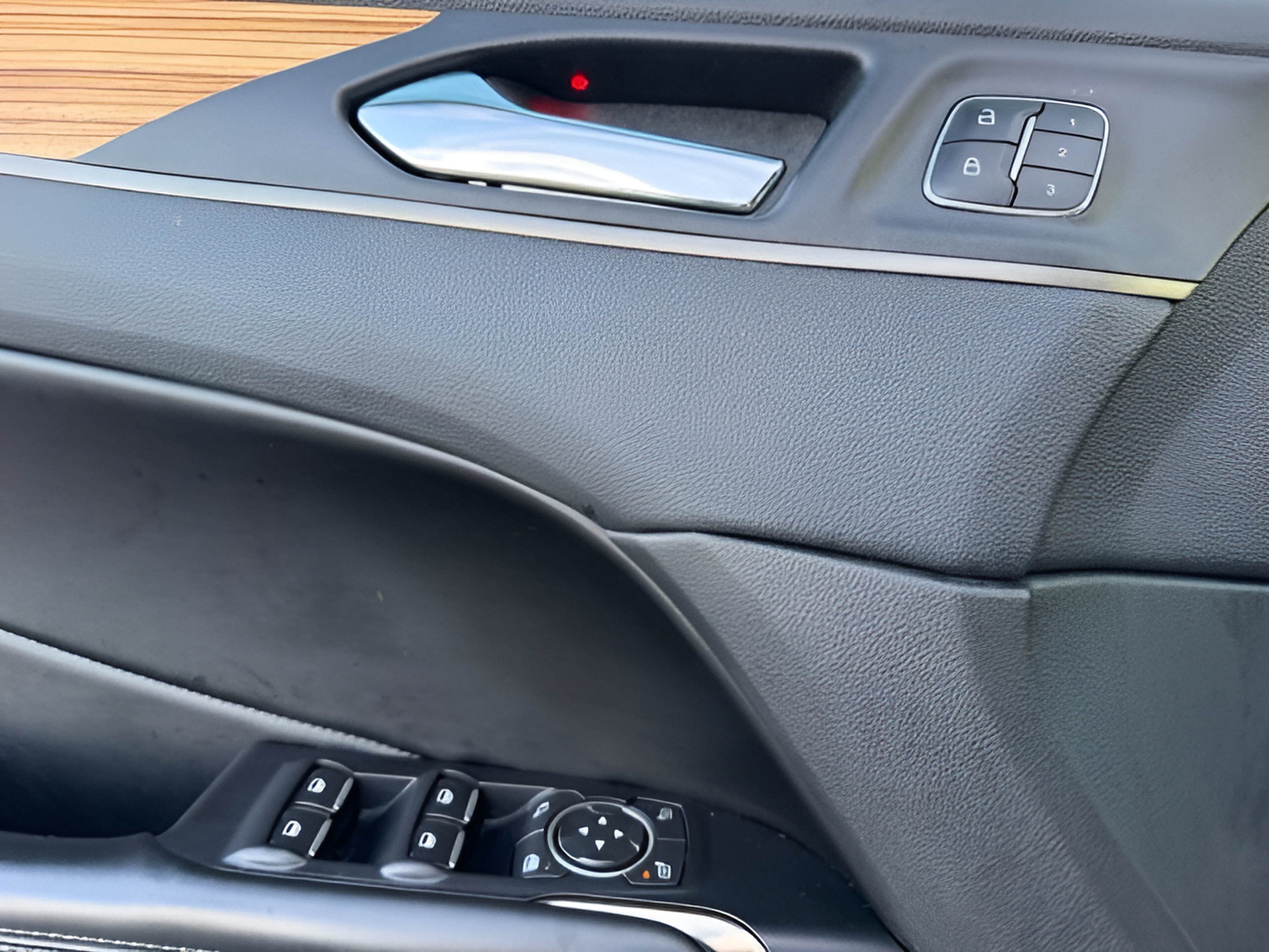 Used 2016 Lincoln MKC Select w/ Select Plus Package FWD image 19