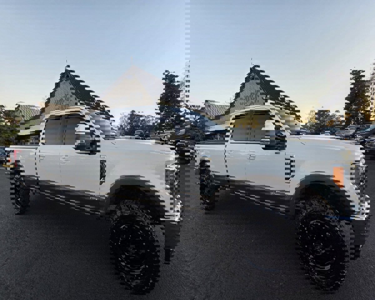 Used 2019 Ford F350 Lariat w/ Lariat Ultimate Package image 4