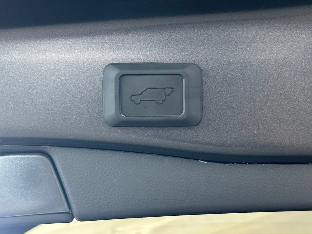 Used 2025 Toyota RAV4 XSE AWD/4WD image 45