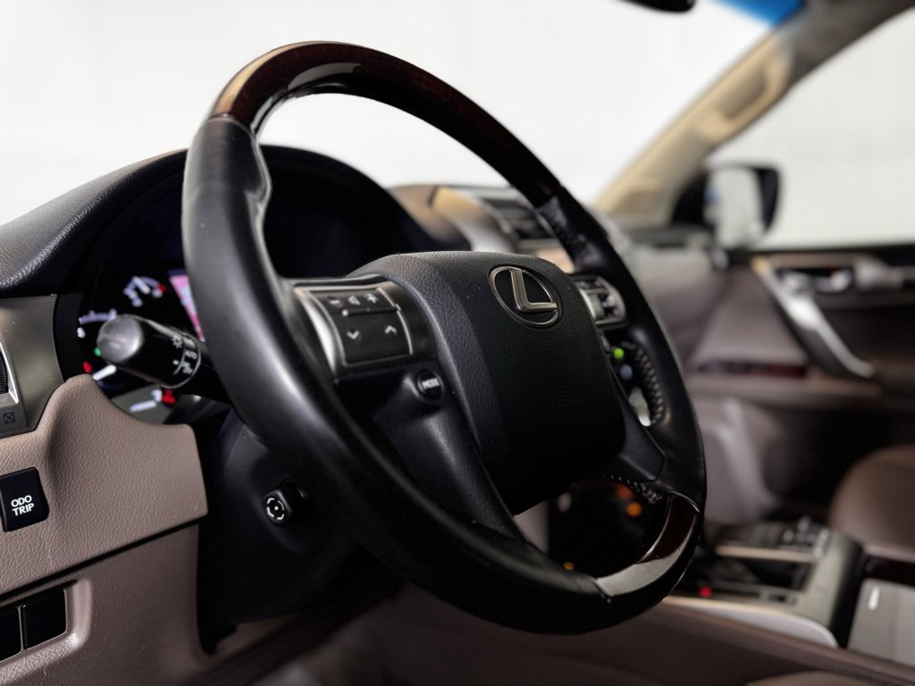 Used 2019 Lexus GX 460 image 12