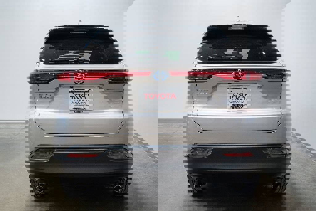 Used 2023 Toyota Venza LE image 8